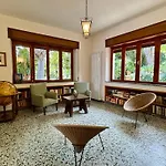 Hébergement de vacances Stunning With Private Pool In *