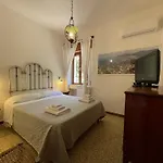 Hébergement de vacances Stunning With Private Pool In *
