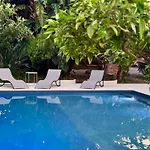 Hébergement de vacances Stunning With Private Pool In *
