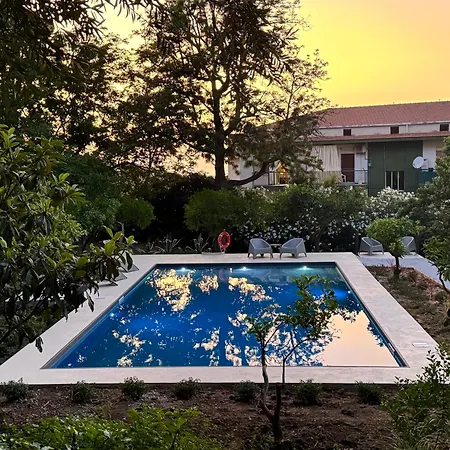 Stunning With Private Pool In 切法卢