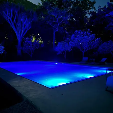 Stunning With Private Pool In 別荘 *