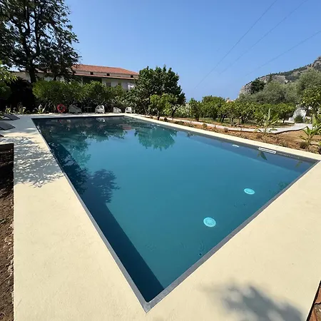 Stunning With Private Pool In