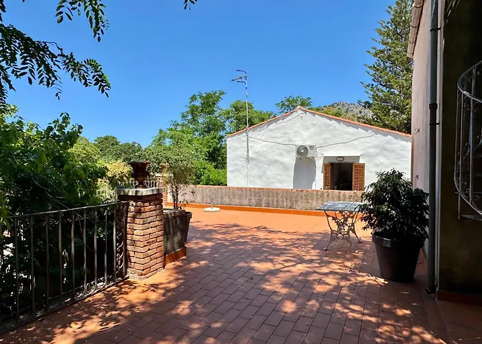 Stunning With Private Pool In