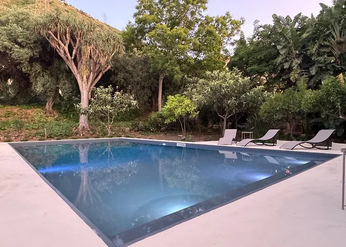 Stunning With Private Pool In