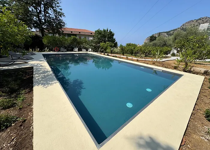 Stunning With Private Pool In