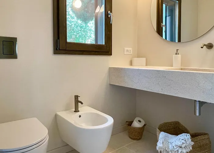 Stunning With Private Pool In